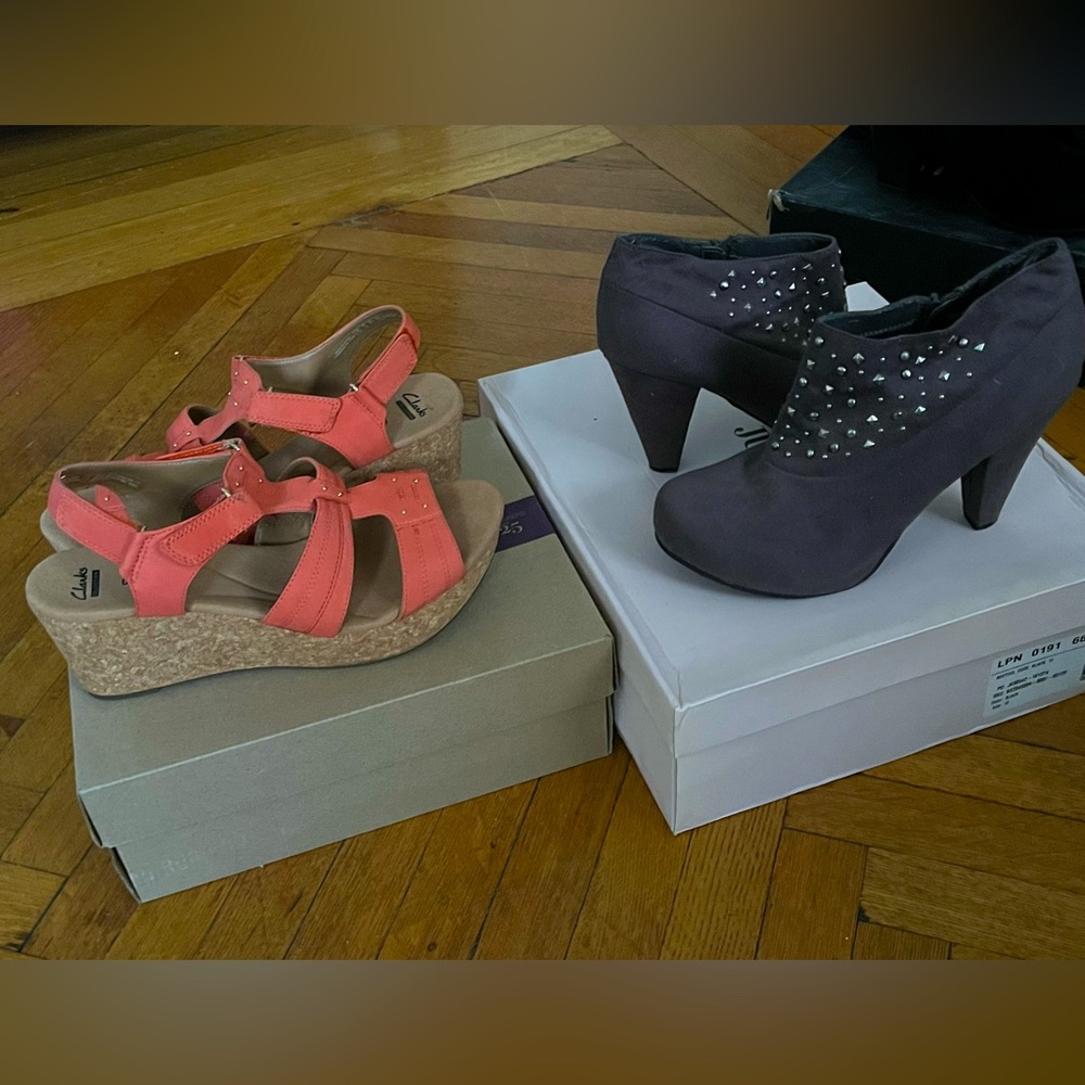2pair bundle. Clarks sandals , cloud walkers booties 11wide